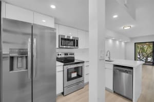 2784 W 60th St #42, Hialeah, FL 33016, Sold 12/01/22