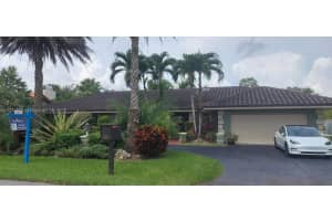 19010 Wentworth Dr, Hialeah, FL 33015, Sold 05/25/23