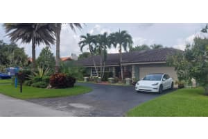 19010 Wentworth Dr, Hialeah, FL 33015, Sold 05/25/23