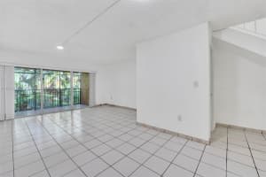 20 NW 87th Ave APT A223, Miami, FL 33172, Sold 10/28/22