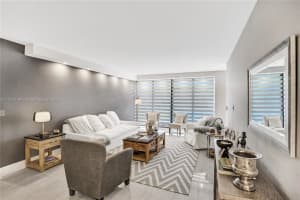 20281 E Country Club Dr APT 311, Aventura, FL 33180, Sold 11/07/22