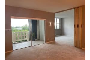 4330 Hillcrest Dr APT 615, Hollywood, FL 33021, Sold 10/26/22