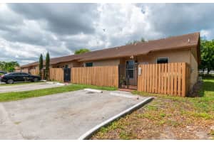 19260 NW 67th Pl, Hialeah, FL 33015, Sold 11/04/22