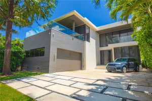 5061 N Bay Rd, Miami Beach, FL 33140, Sold 05/26/23
