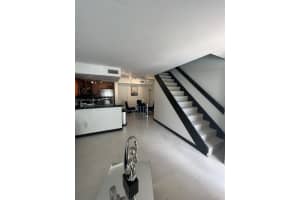 8660 NW 6th Ln # 5-212, Miami, FL 33126, Sold 10/13/22
