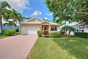 612 NE Canoe Park Cir, Port St. Lucie, FL 34983, Sold 04/12/23