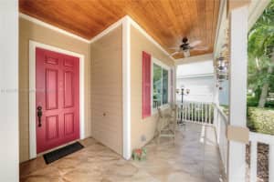 612 NE Canoe Park Cir, Port St. Lucie, FL 34983, Sold 04/12/23