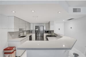 2101 S Ocean Dr APT 1108, Hollywood, FL 33019, Sold 10/07/22