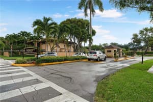 18995 NW 62nd Ave APT 203, Hialeah, FL 33015, Sold 11/10/22