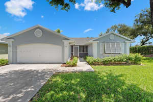 725 SE 27th Ln, Homestead, FL 33033, Sold 11/07/22