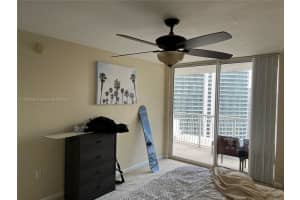 1200 Brickell Bay Dr APT 3219, Miami, FL 33131, Sold 04/03/23
