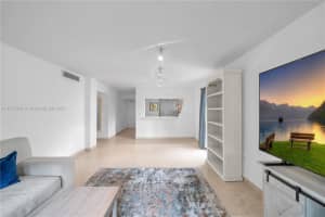 6890 N Kendall Dr APT B302, Pinecrest, FL 33156, Sold 11/10/22