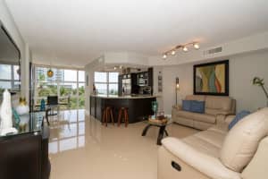 6423 Collins Ave Apt 407, Miami Beach, FL 33141, Sold 01/27/23
