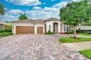 4023 W Lake Estates Dr, Davie, FL 33328, Sold 11/16/22
