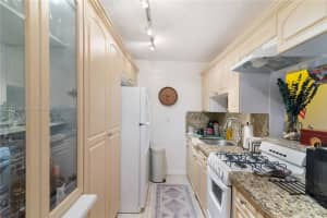 2201 Brickell Ave APT 48, Miami, FL 33129, Sold 10/26/22