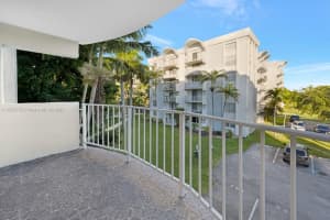 496 NW 165th St APT D316, Miami, FL 33169, Sold 10/25/22
