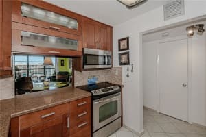 400 Leslie Dr APT 1117, Hallandale Beach, FL 33009, Sold 11/14/22