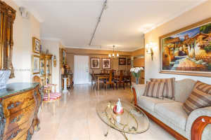 9340 Fontainebleau Blvd W404, Miami, FL 33172, Sold 11/14/22
