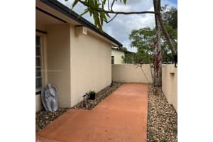 13928 Kendale Lakes Dr, Miami, FL 33183, Sold 10/31/22