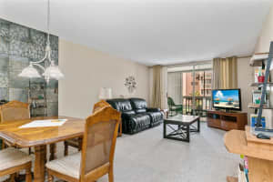 301 NE 14th Ave APT 204, Hallandale Beach, FL 33009, Sold 11/09/22