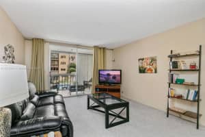 301 NE 14th Ave APT 204, Hallandale Beach, FL 33009, Sold 11/09/22
