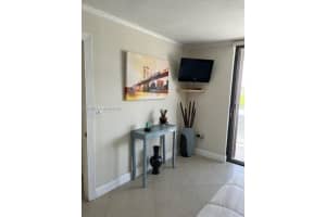 7300 Wayne Ave APT 416, Miami Beach, FL 33141, Sold 10/24/22