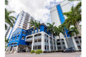 5077 NW 7th St, Miami, FL 33126, Sold 10/28/22