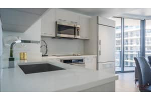 45 SW 9th St Apt 2801, Miami, FL 33130, Sold 04/03/23