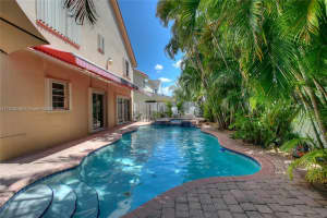7964 NW 187th Terrace, Hialeah, FL 33015, Sold 12/09/22