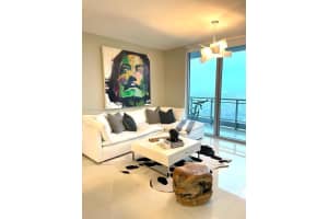 90 SW 3rd St APT 3908, Miami, FL 33130, Sold 10/25/22