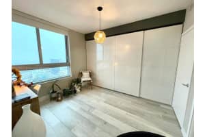 90 SW 3rd St APT 3908, Miami, FL 33130, Sold 10/25/22