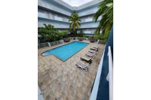 8261 NW 8th St, Miami, FL 33126, Sold 11/15/22
