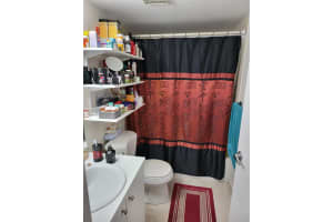 8261 NW 8th St, Miami, FL 33126, Sold 11/15/22