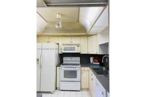 610 NE 12th Ave, Hallandale Beach, FL 33009, Sold 01/13/23
