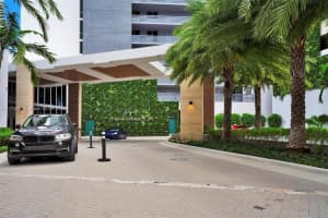 16385 Biscayne Blvd, North Miami Beach, FL 33160, Sold 01/25/23