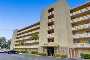 431 SE 3rd St, Dania Beach, FL 33004, Sold 11/08/22