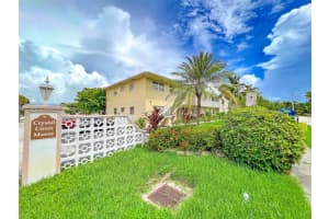 1301 N 12th Ct, Hollywood, FL 33019, Sold 11/30/22