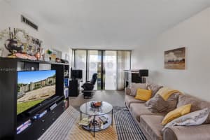 8415 Forest Hills Dr, Coral Springs, FL 33065, Sold 11/15/22