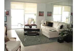 1420 Brickell Bay Dr, Miami, FL 33131, Sold 02/15/23