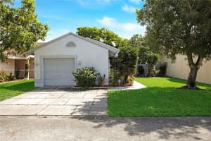 1251 SW 109th Ave, Pembroke Pines, FL 33025, Sold 11/21/22