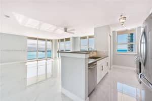1155 Brickell Bay Dr APT 3211, Miami, FL 33131, Sold 11/18/22