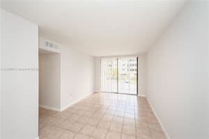 8075 NW 7th St, Miami, FL 33126, Sold 11/10/22