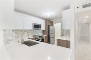 19801 E Country Club Dr, Aventura, FL 33180, Sold 11/18/22