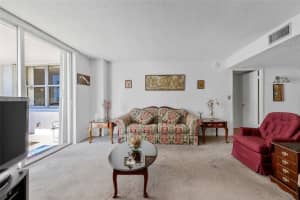 6039 Collins Ave APT 1514, Miami Beach, FL 33140, Sold 11/14/22