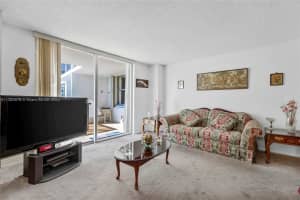6039 Collins Ave APT 1514, Miami Beach, FL 33140, Sold 11/14/22