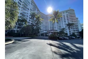 5161 Collins Ave 312