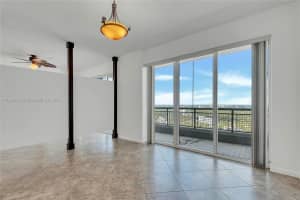 60 SW 13th St, Miami, FL 33130, Sold 11/03/22