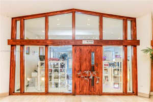 999 Brickell Bay Dr, Miami, FL 33131, Sold 11/28/22