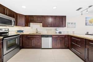 533 NW 98th Ave, Plantation, FL 33324, Sold 11/14/22