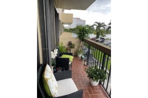 5249 NW 7th St, Miami, FL 33126, Sold 11/25/22